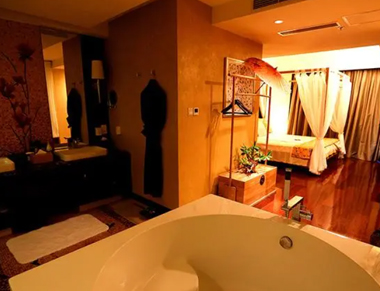 上海虹口养生会所的黄昏恋：当爱情遇上八十岁